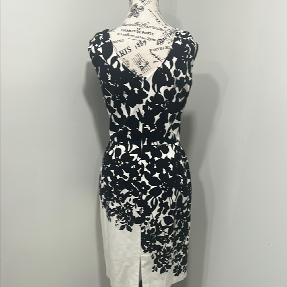 White House Black Market Sheath Dress Size 10 Black Ivory Floral